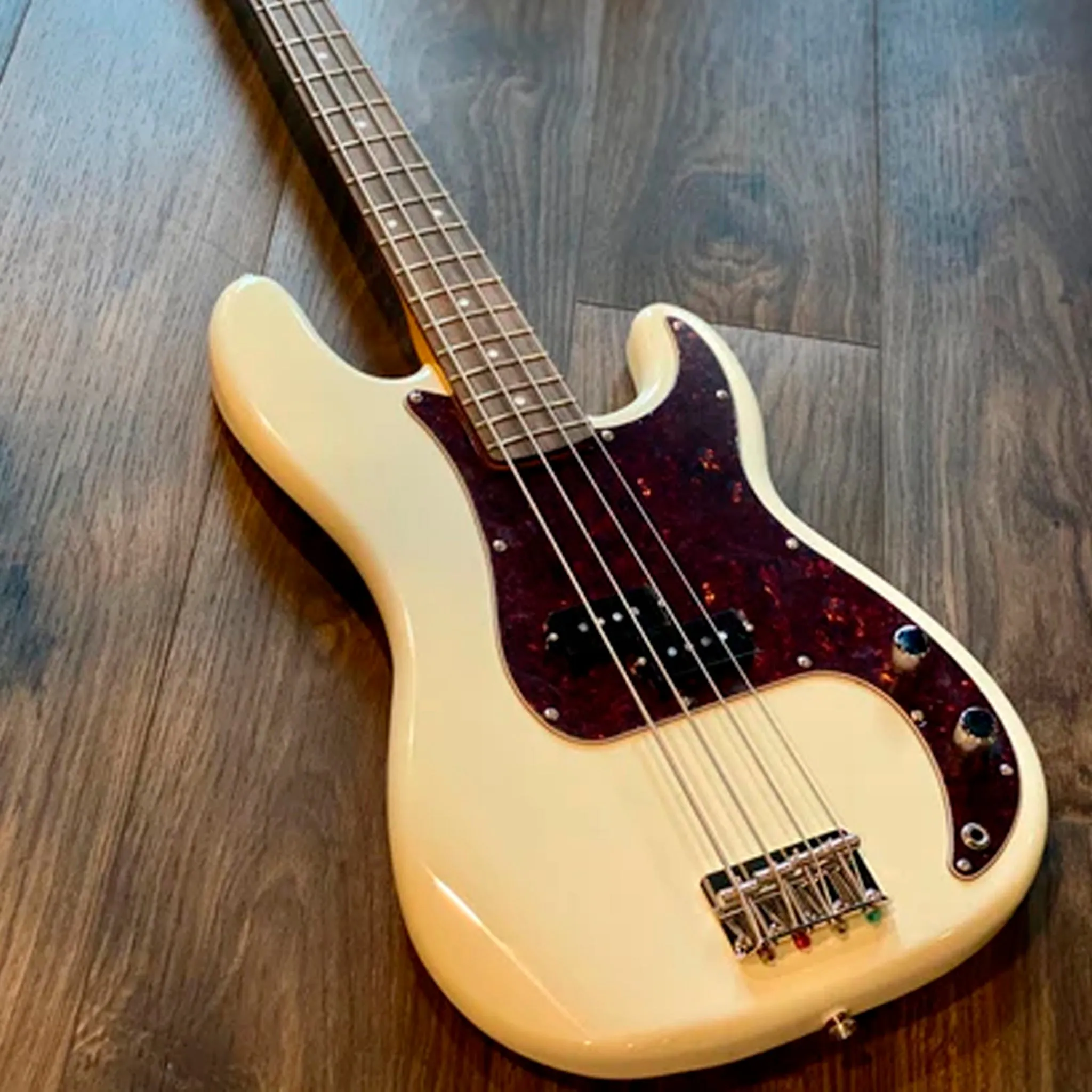 SQUIER CLASSIC VIBE 60s PRECISION BASS, OLYMPIC WHITE