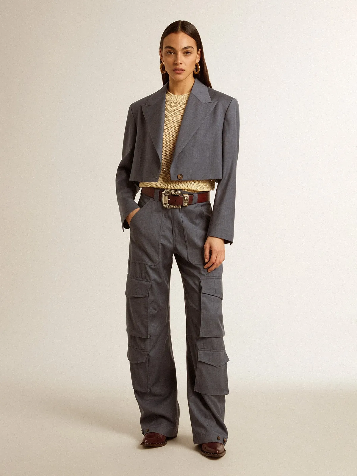 Top de punto de malla con lentejuelas y detalles en contraste