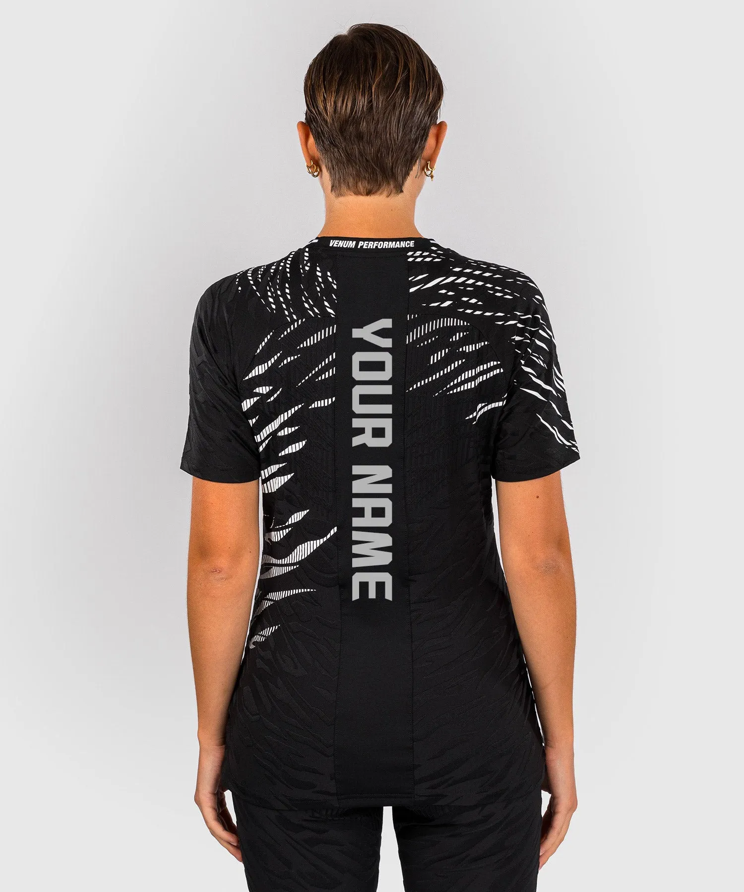 UFC FUSION BY VENUM PERSONALIZADOS AUTHENTIC FIGHT NIGHT CAMISETA DE SALIDA PARA MUJER  NEGRO