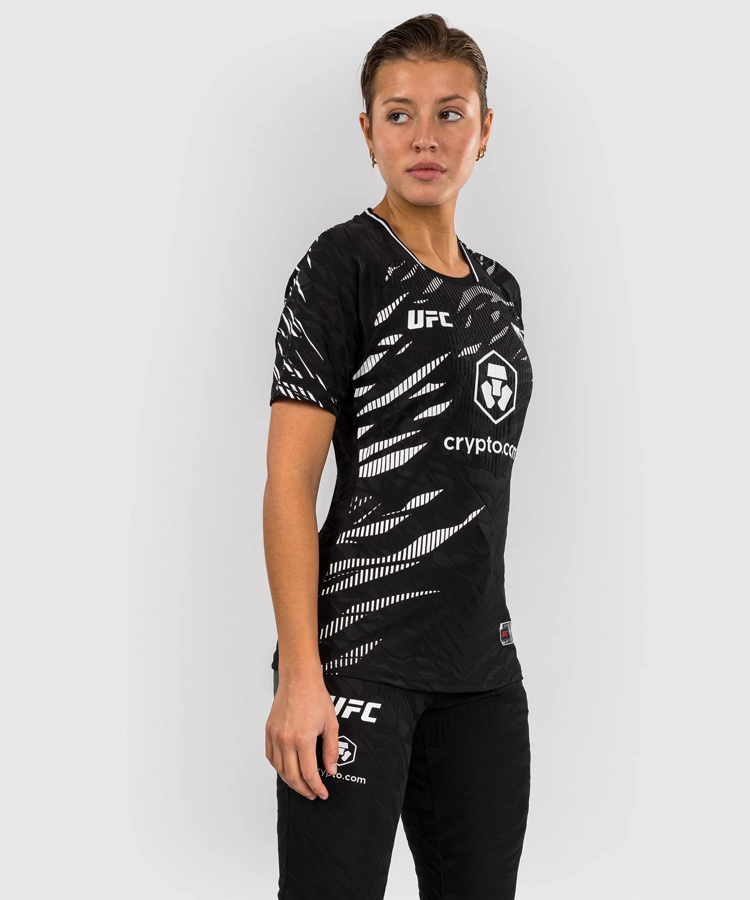UFC FUSION BY VENUM PERSONALIZADOS AUTHENTIC FIGHT NIGHT CAMISETA DE SALIDA PARA MUJER  NEGRO