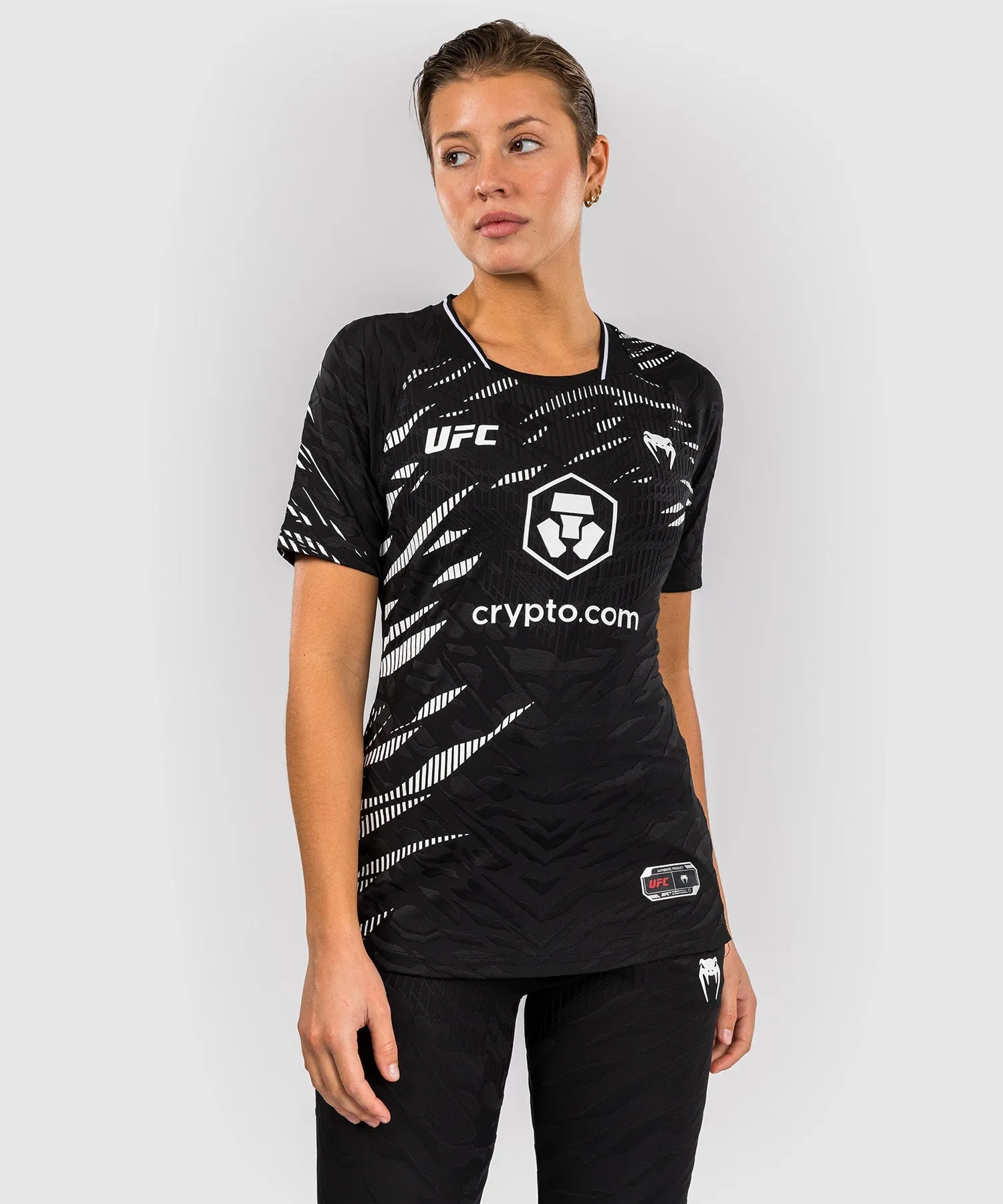 UFC FUSION BY VENUM PERSONALIZADOS AUTHENTIC FIGHT NIGHT CAMISETA DE SALIDA PARA MUJER  NEGRO
