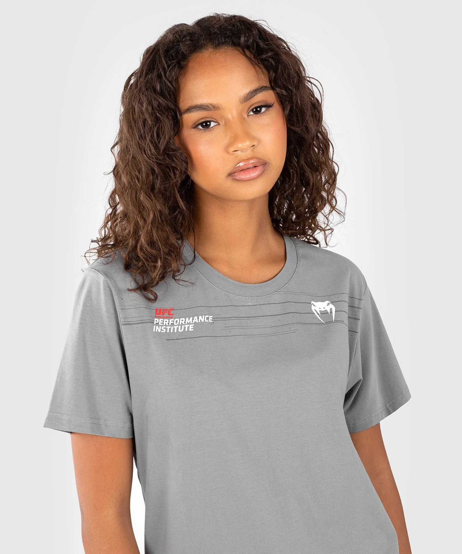UFC VENUM PERFORMANCE INSTITUTE 2.0  CAMISETA DE MUJER  GRIS