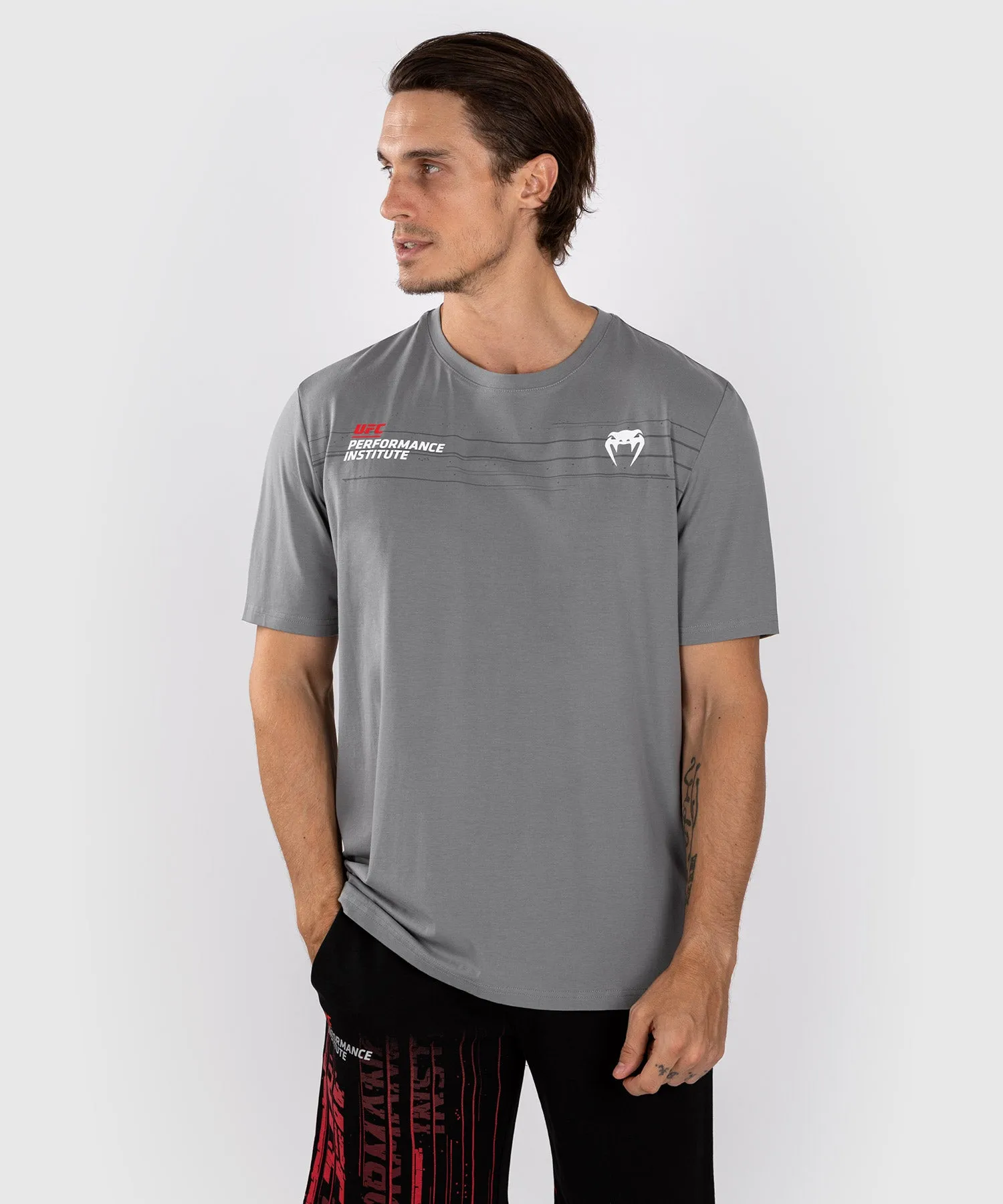 UFC VENUM PERFORMANCE INSTITUTE 2.0 CAMISETA PARA HOMBRE  GRIS
