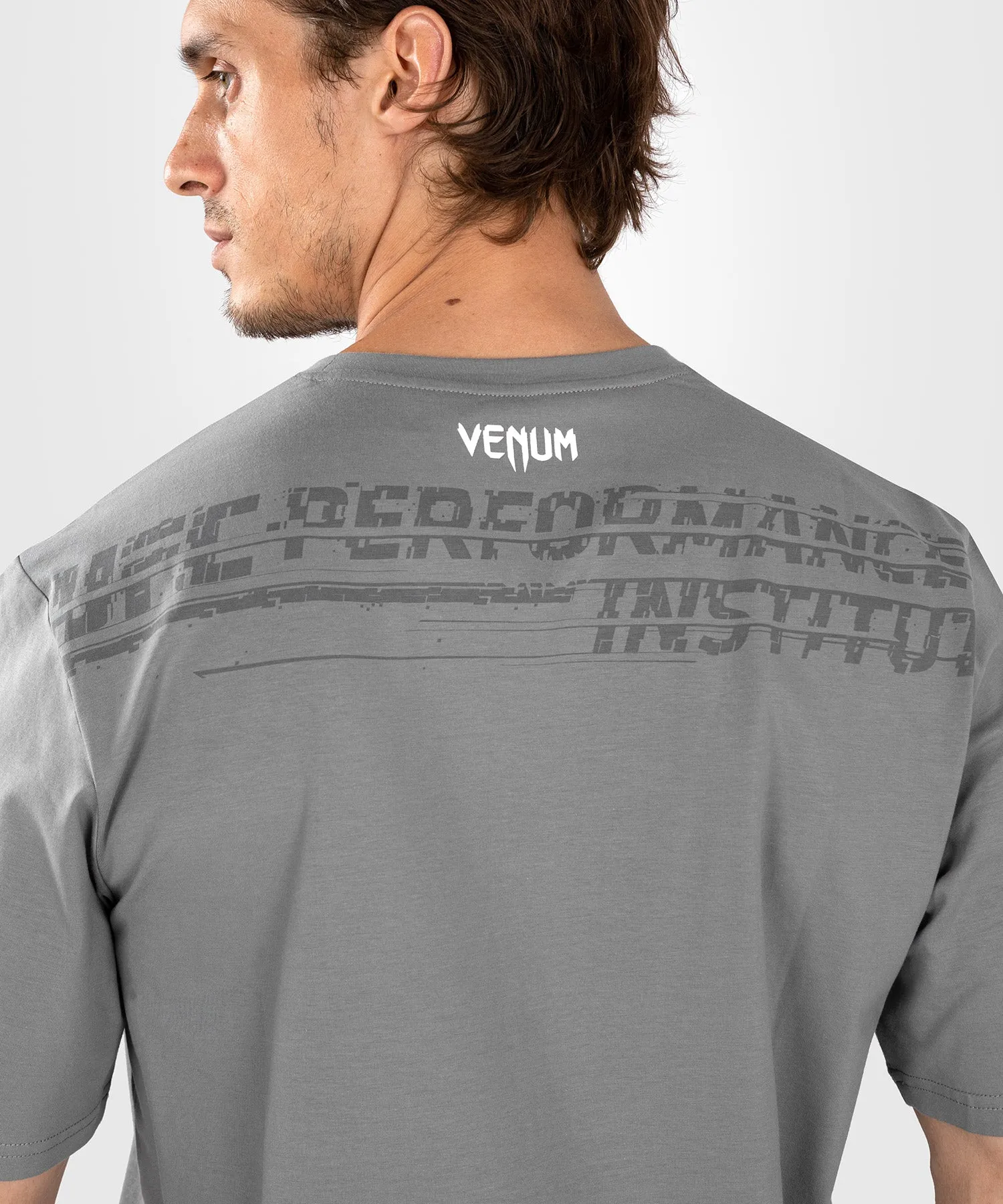 UFC VENUM PERFORMANCE INSTITUTE 2.0 CAMISETA PARA HOMBRE  GRIS