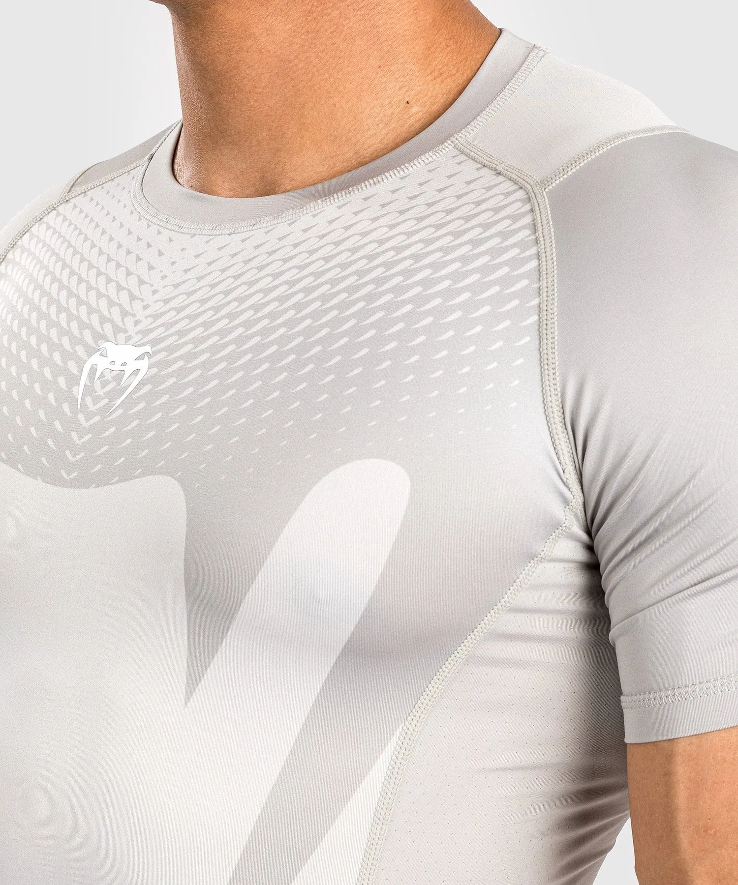 VENUM ATTACK RASHGUARD DE MANGA CORTA PARA HOMBRE  ARENA