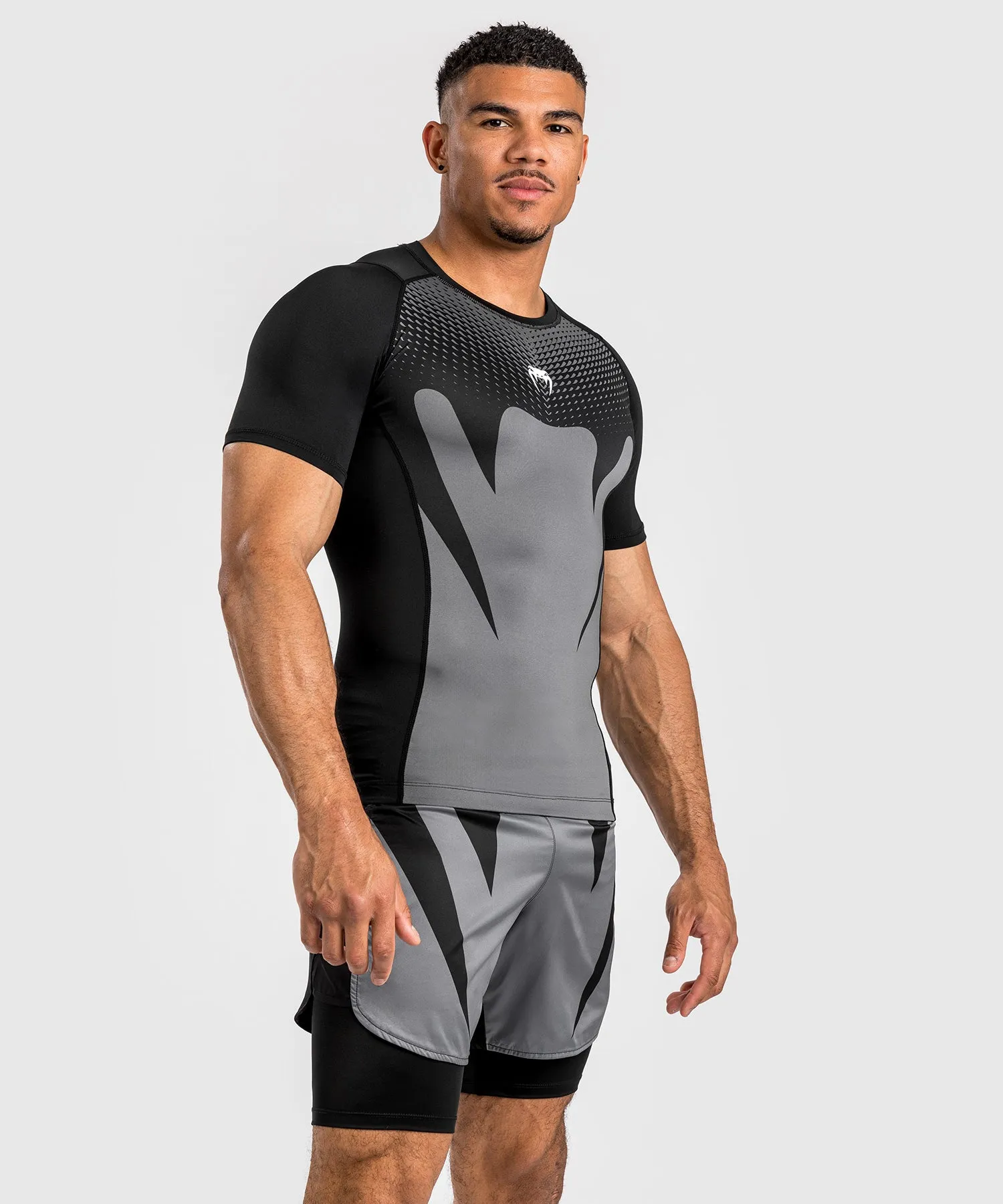 VENUM ATTACK RASHGUARD DE MANGA CORTA PARA HOMBRE  NEGRO/GRIS