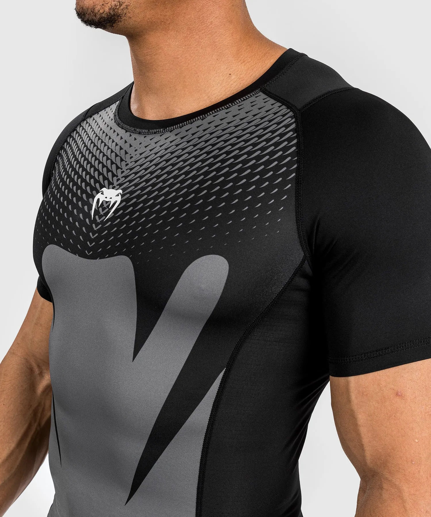 VENUM ATTACK RASHGUARD DE MANGA CORTA PARA HOMBRE  NEGRO/GRIS
