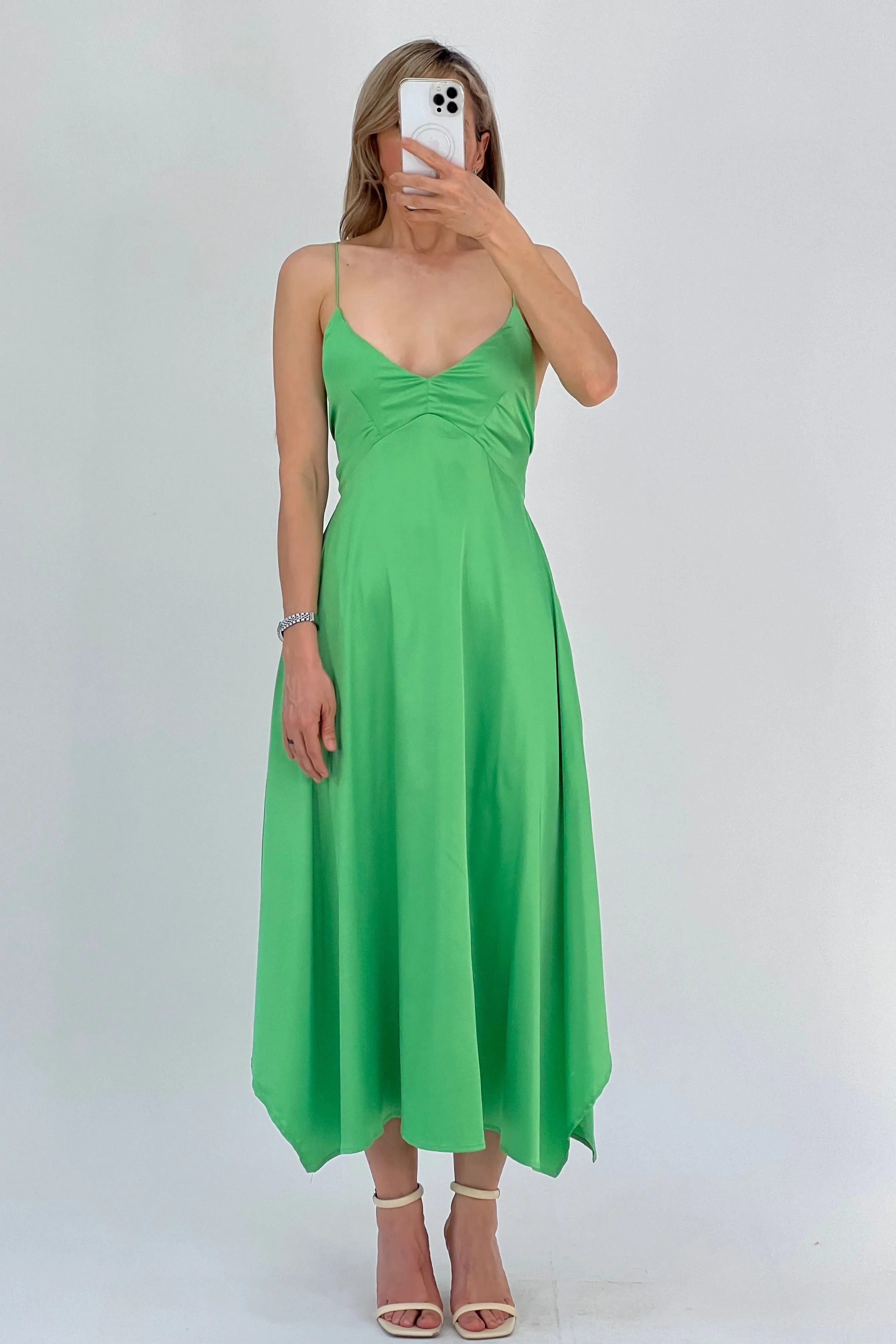 VESTIDO BAJO IRREGULAR
