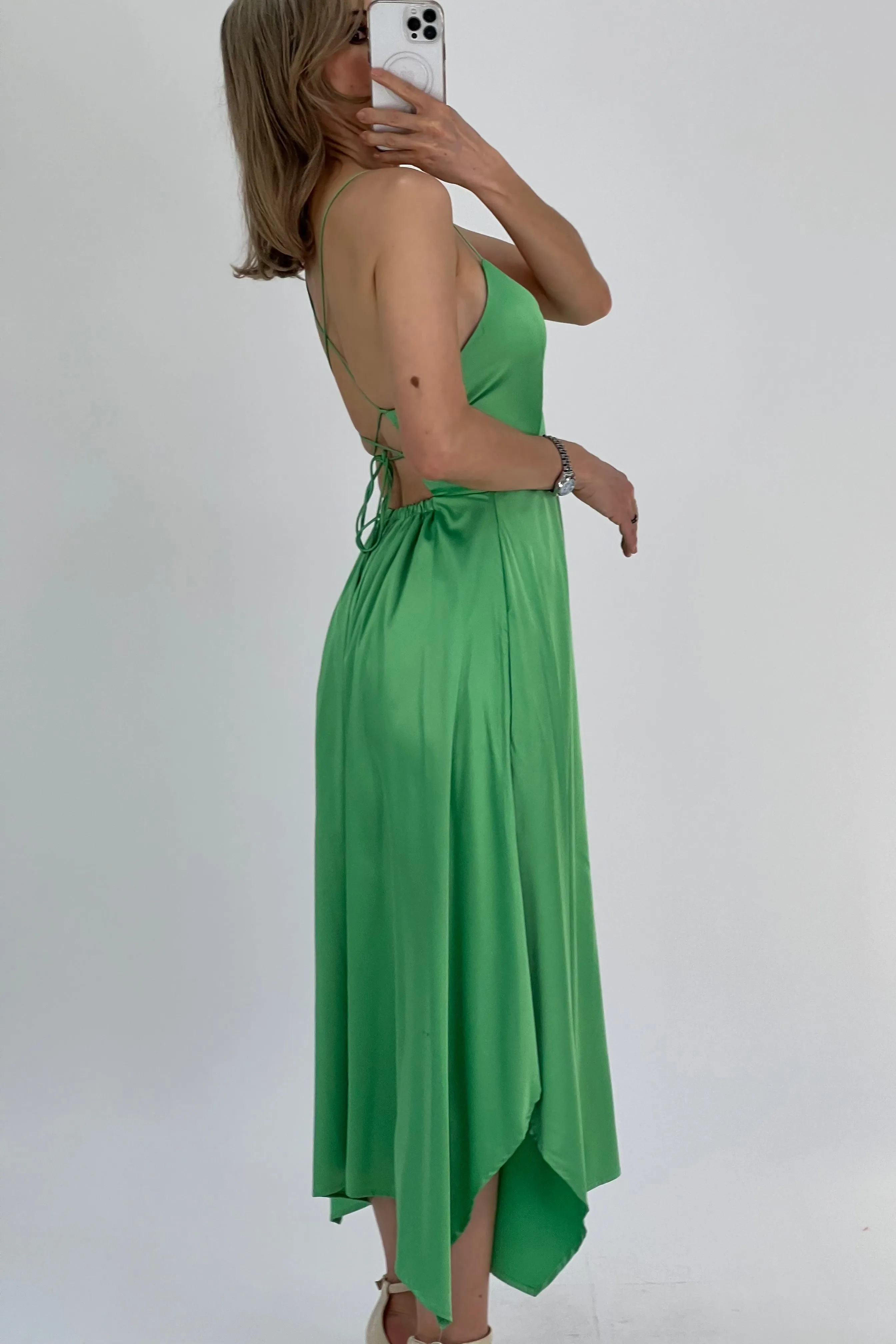 VESTIDO BAJO IRREGULAR