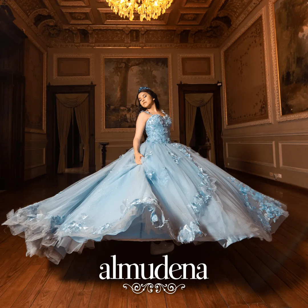 Vestido de XV Azul Cielo con Encaje Bordado de Gala