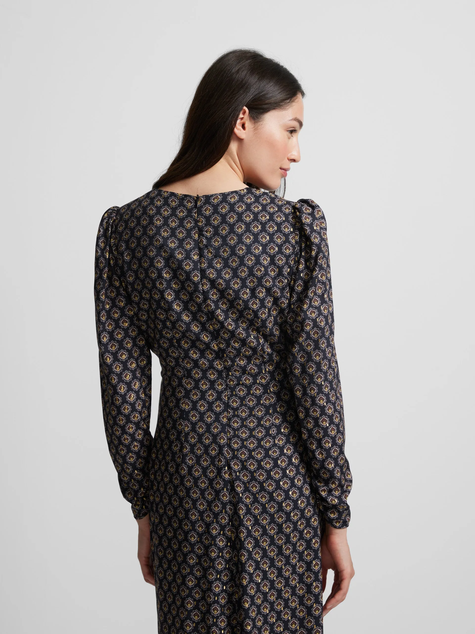 Vestido midi estampado flor negra