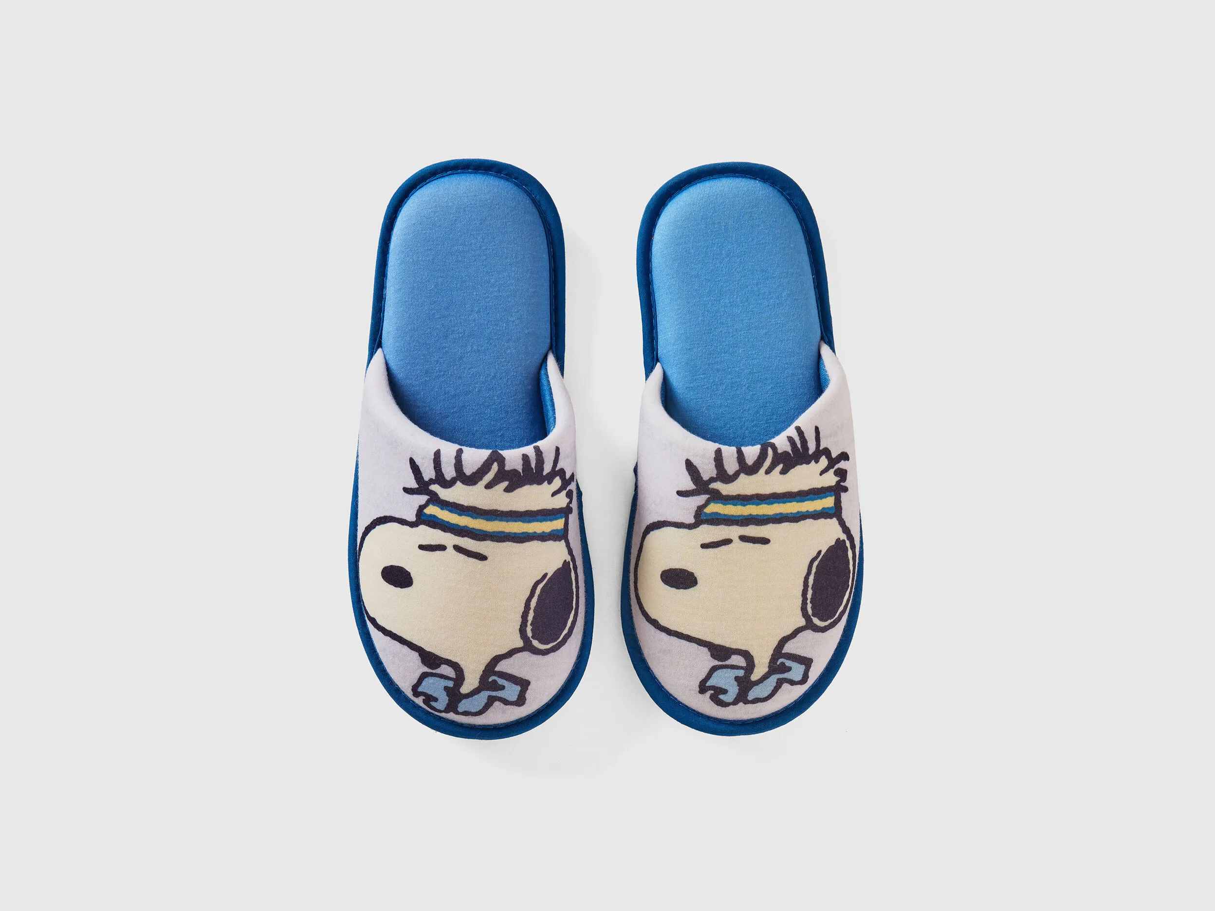 Zapatillas azules de Snoopy ©Peanuts