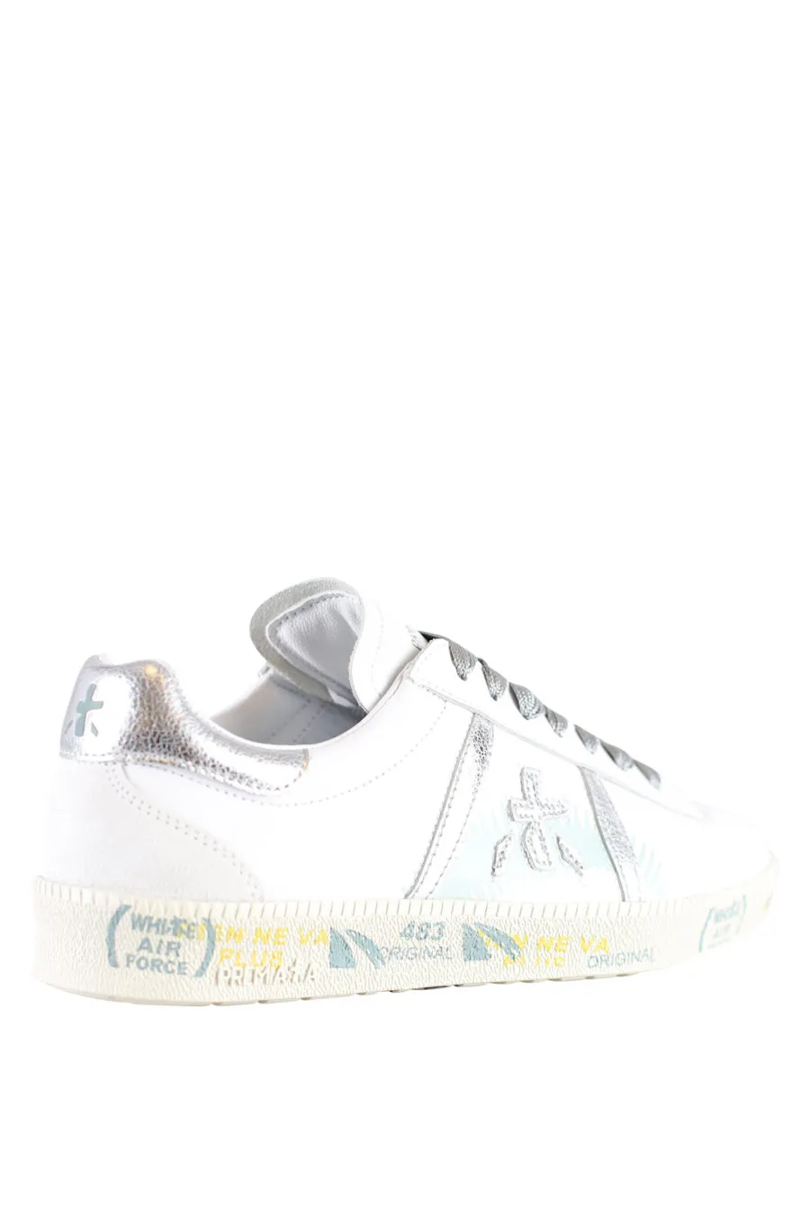 Zapatillas blancas con detalles en plata 