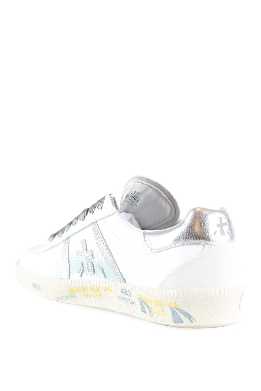 Zapatillas blancas con detalles en plata 