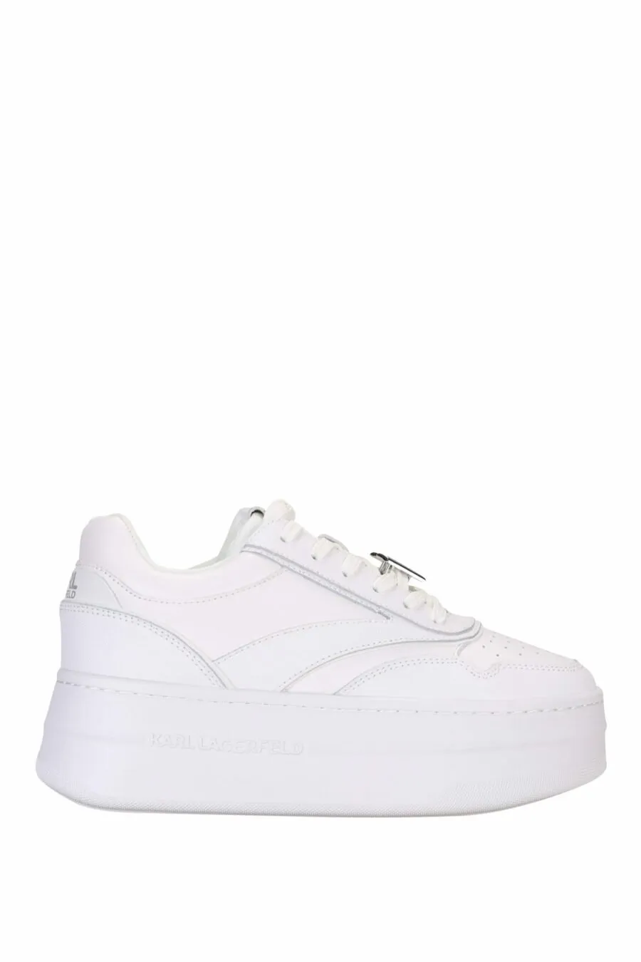 Zapatillas blancas con logo y plataforma