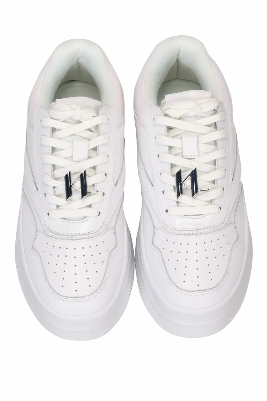 Zapatillas blancas con logo y plataforma